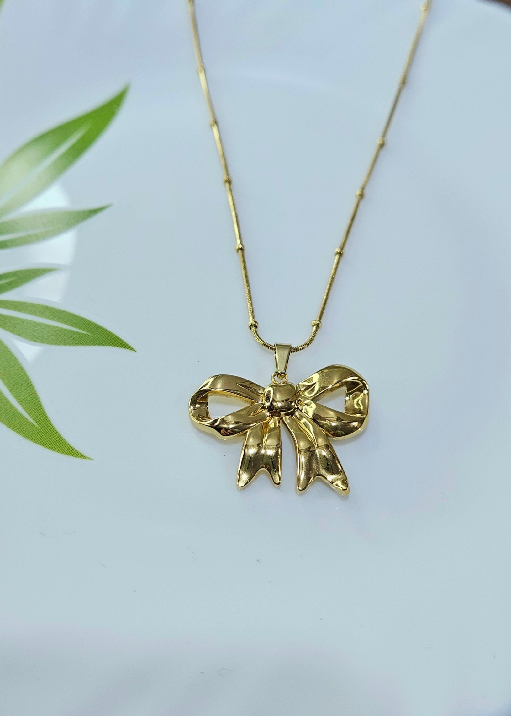 Beautiful Bow Pendant Necklace