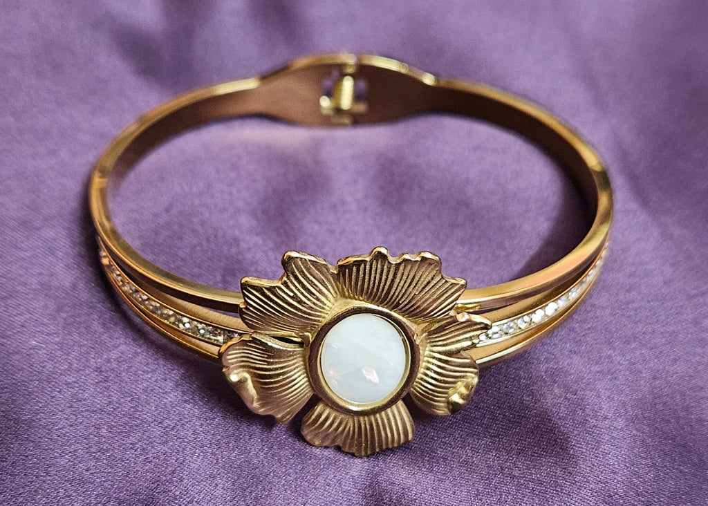 Pearlora Bloom Bracelet
