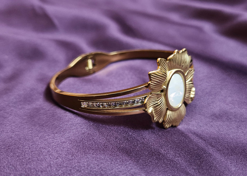 Pearlora Bloom Bracelet