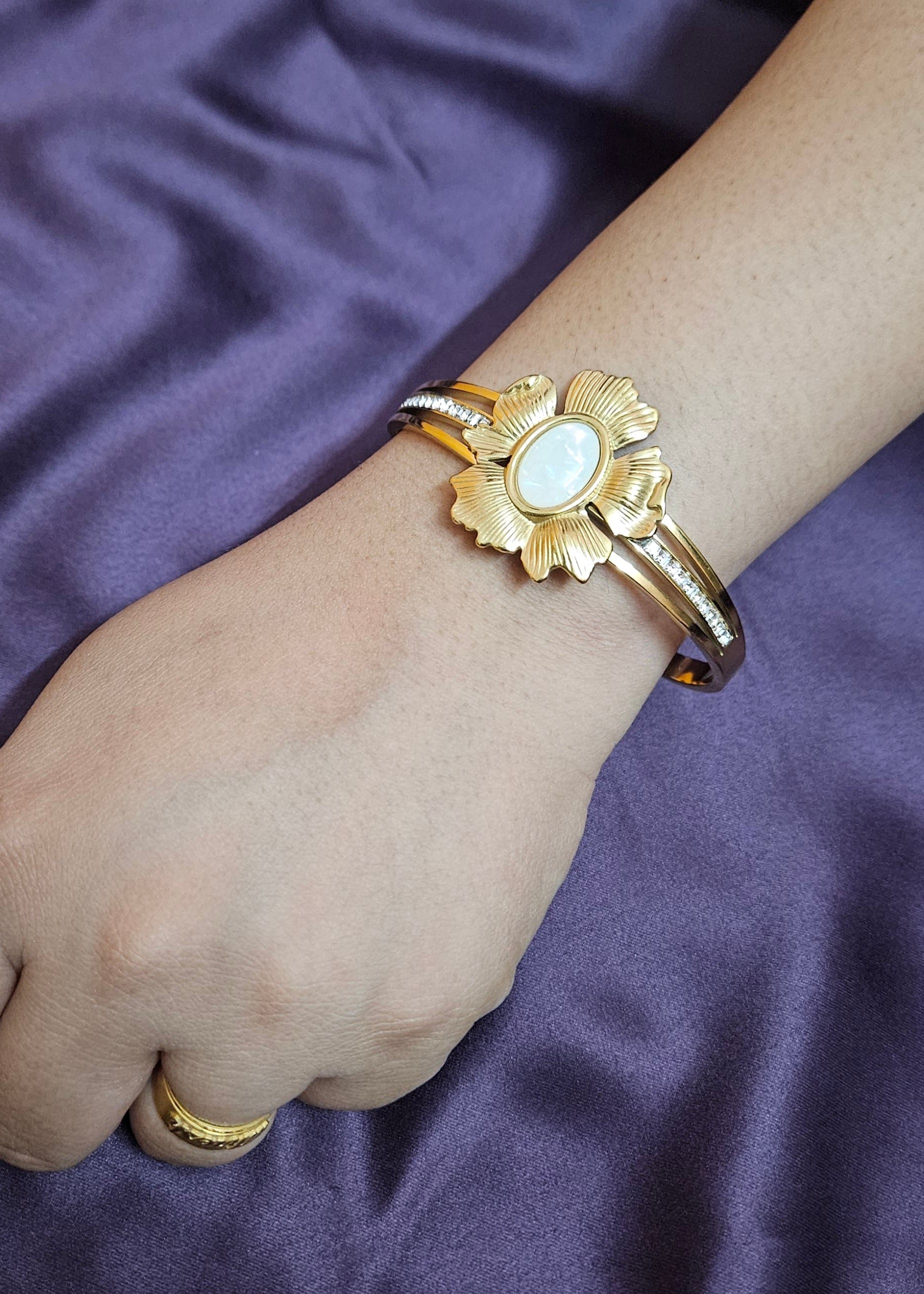 Pearlora Bloom Bracelet