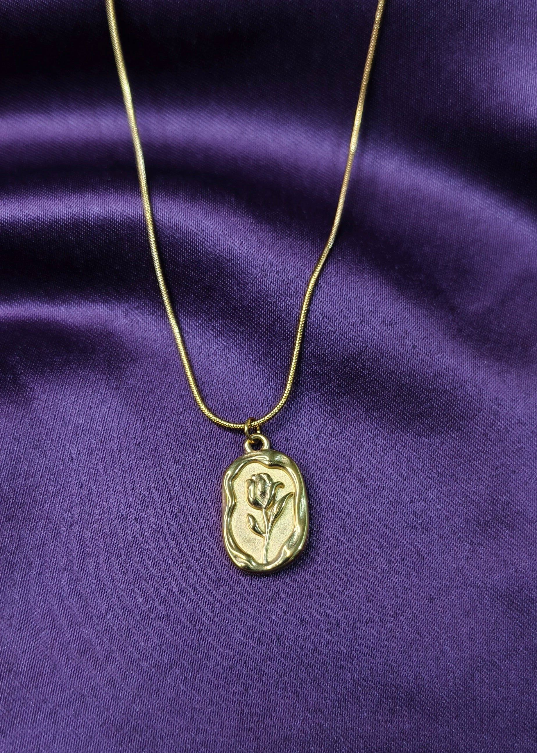 Rose Pendant Necklace