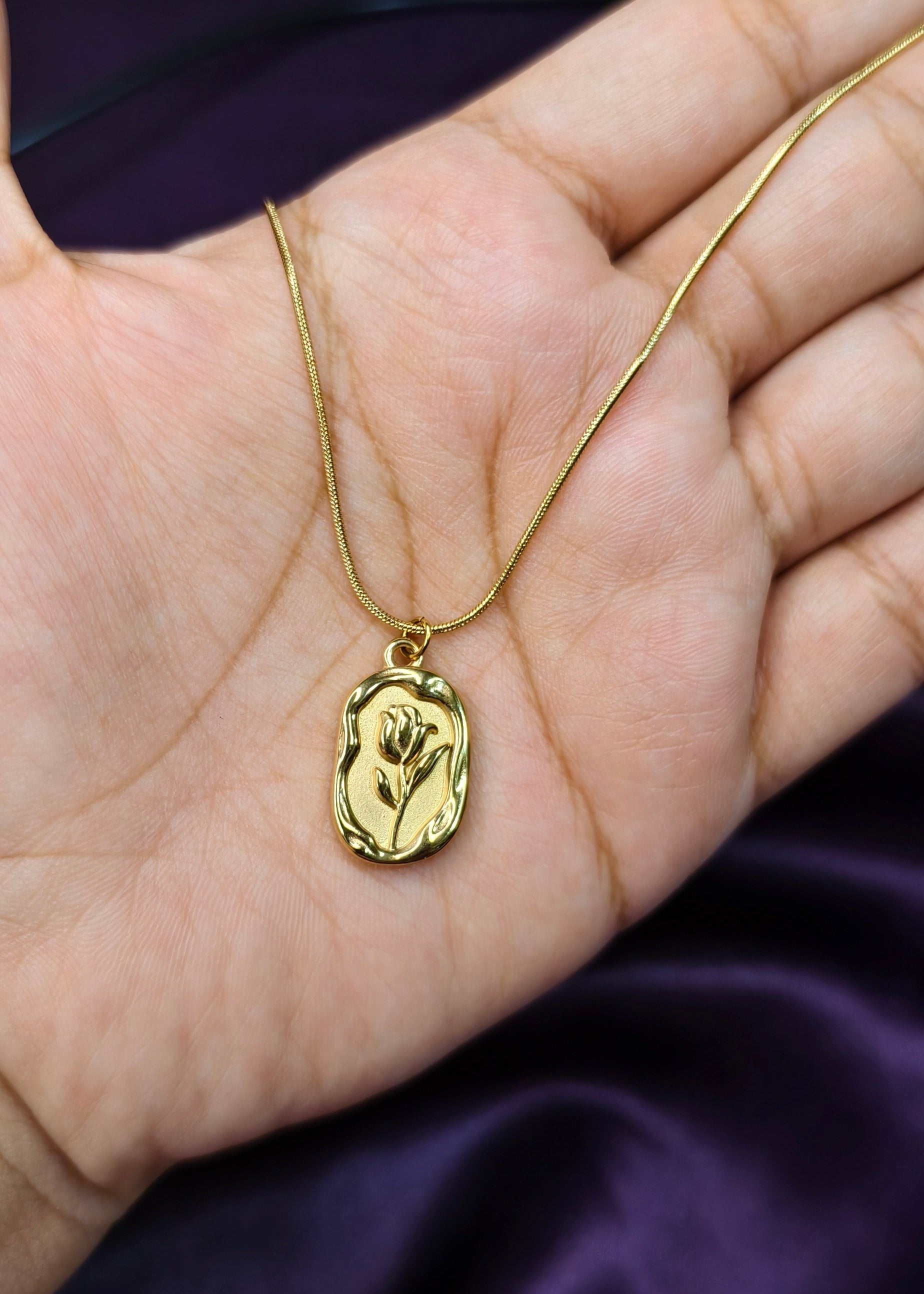 Rose Pendant Necklace