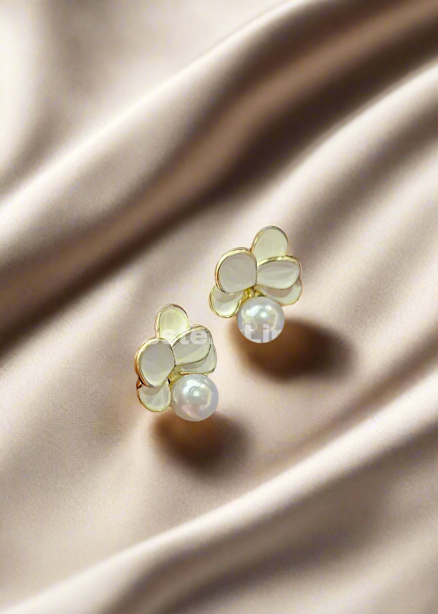 Petal & Pearl Earring